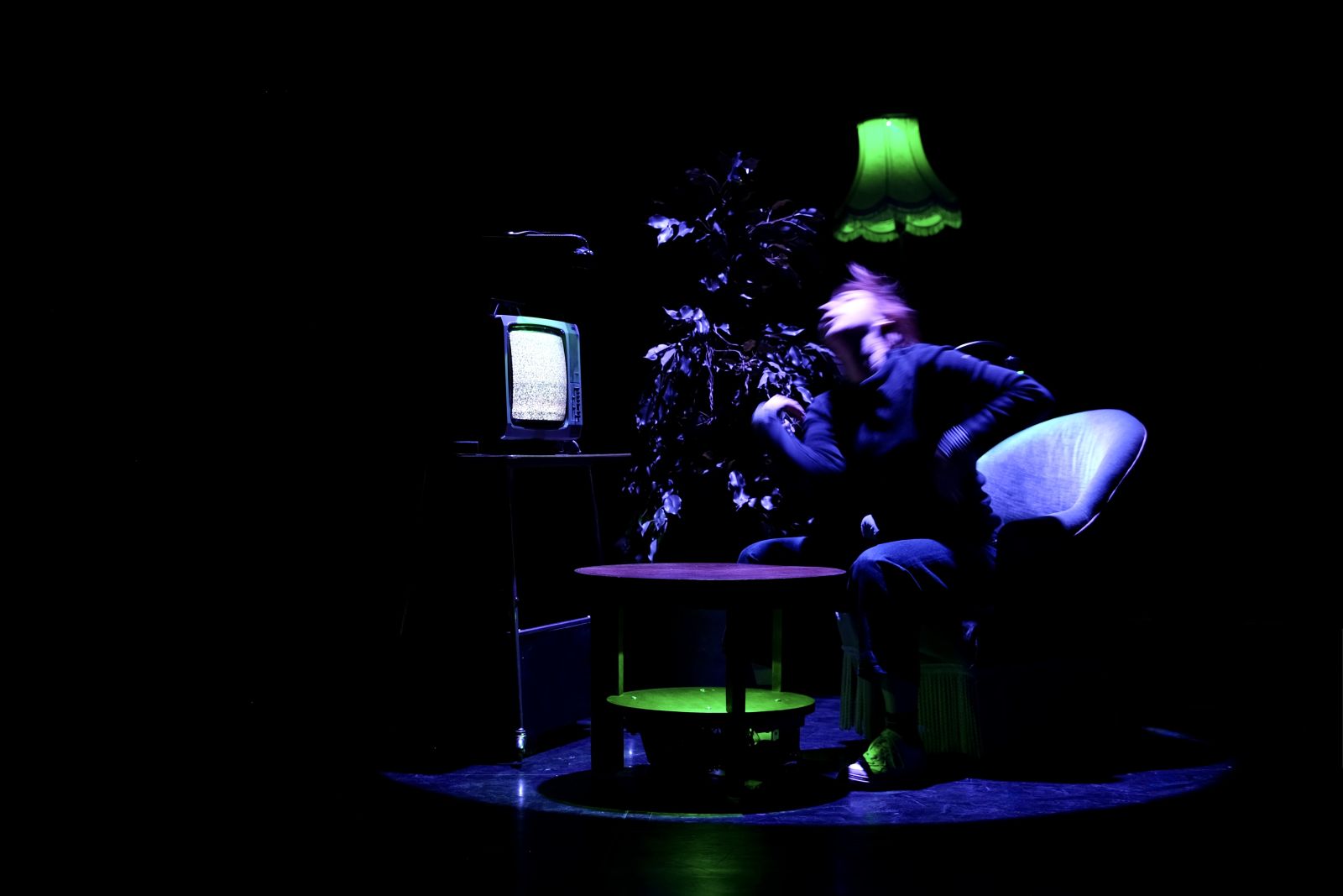 Le serment du gueridon_compagnie-Bakelite_Olivier-Rannou_et_Christine-Le-Berre